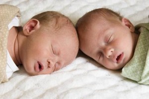 newborn-twins