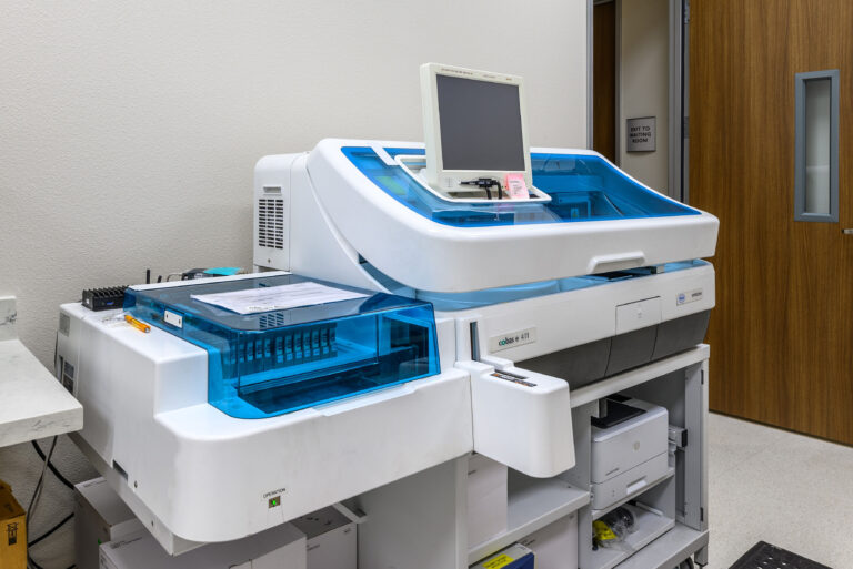 Roche E-411 analyzer for the analysis of blood samples